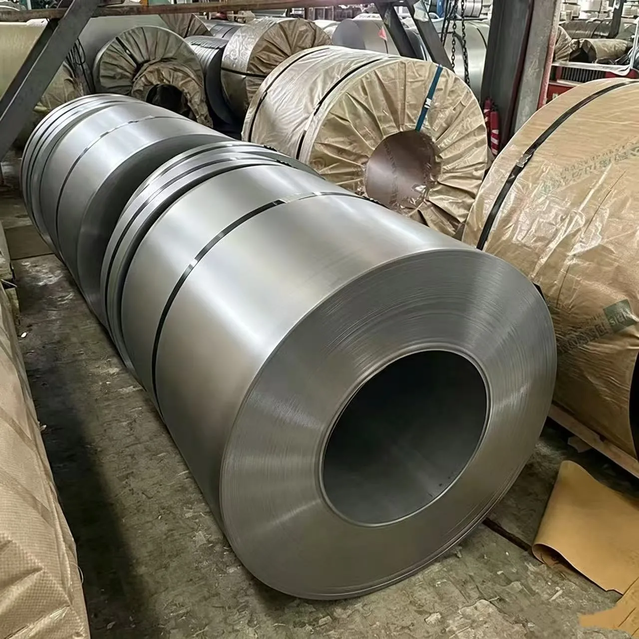 Bobinas de acero de silicio orientadas al grano laminadas en fr&iacute;o de bajas p&eacute;rdidas para equipos el&eacute;