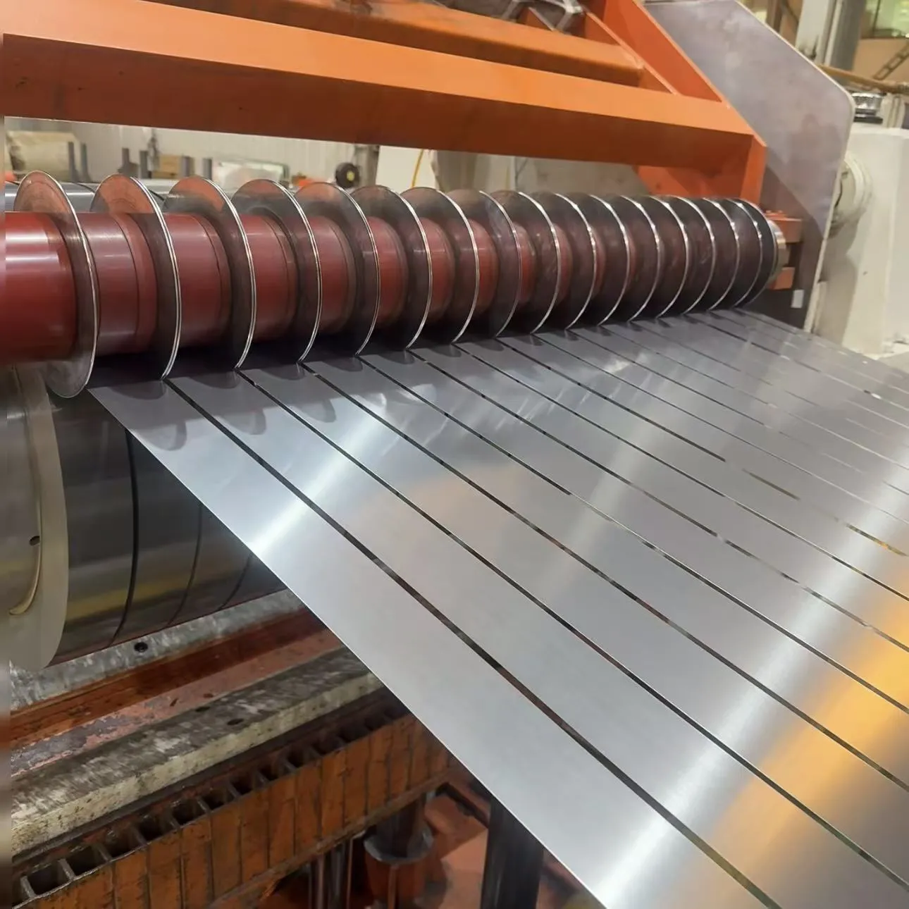 Bobinas de acero de silicio orientadas al grano laminadas en fr&iacute;o de bajas p&eacute;rdidas para equipos el&eacute;